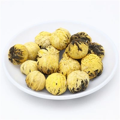 गोल्डन गुलदाउदी हाइड्रेंजिया ब्लूमिंग चाय